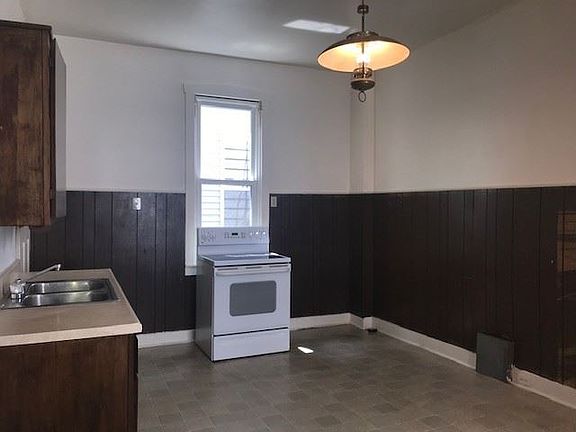 4th image of 16 W Stiegel St #A