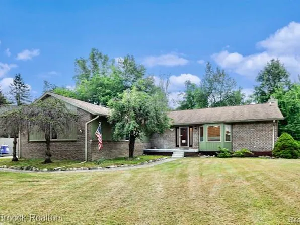 5096 Ridge Trl S, Clarkston, MI 48348