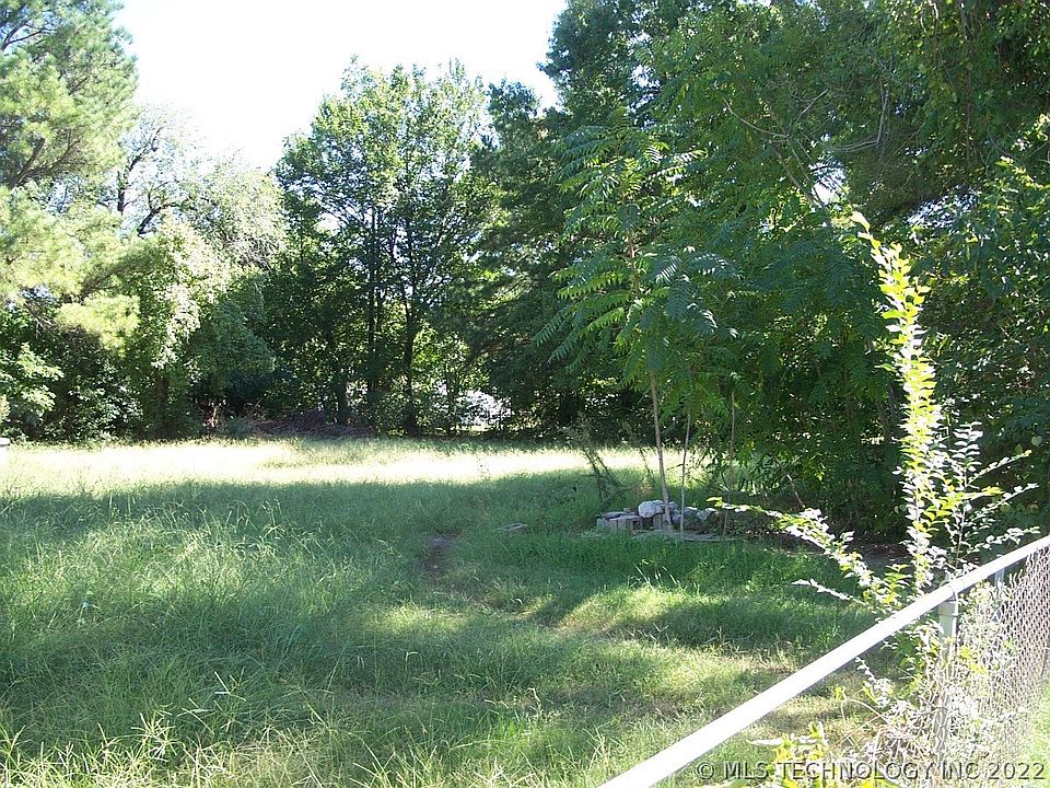 1st image of 215 W 40th Pl
