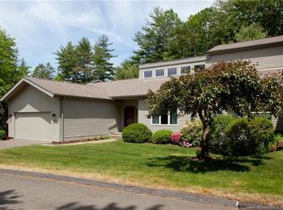 10 Templeton Ct #10, Avon, CT 06001