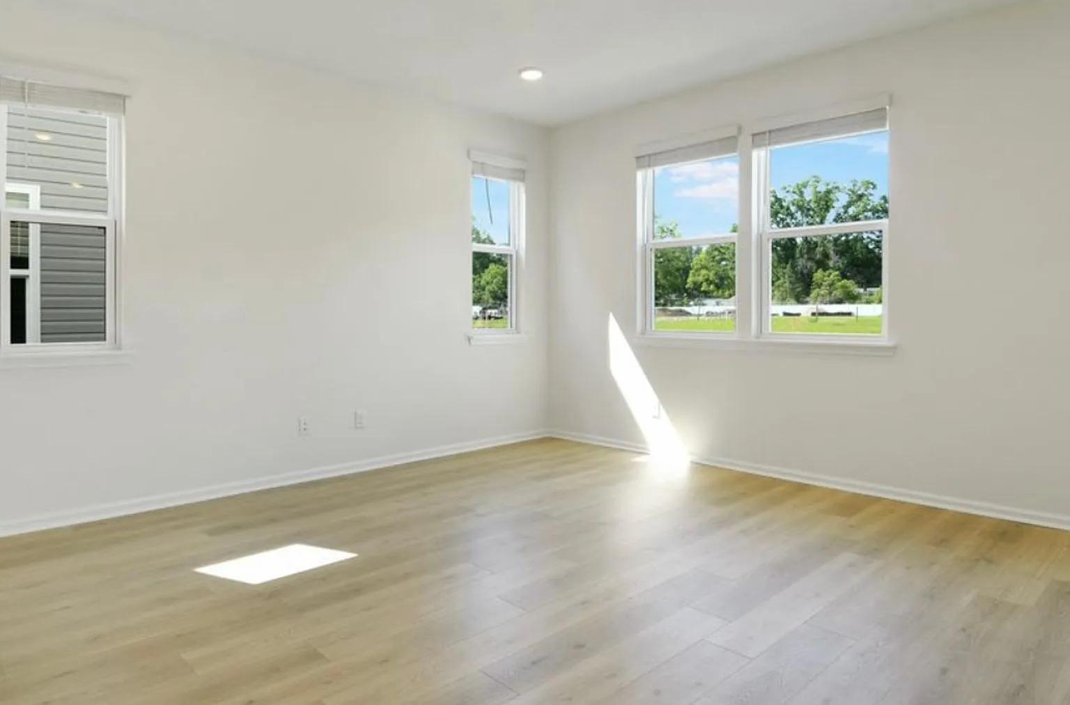 Modern 2-Story Home with Loft & Upgrades — Photo 3