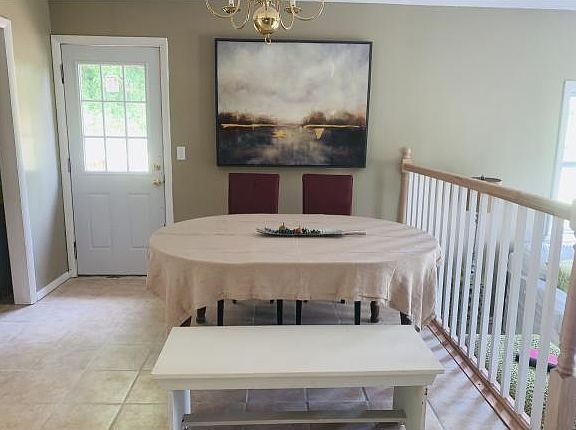 5th image of 466 Riverview Dr