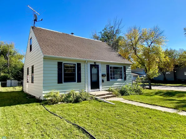 1601 11th St N, Fargo, ND 58102