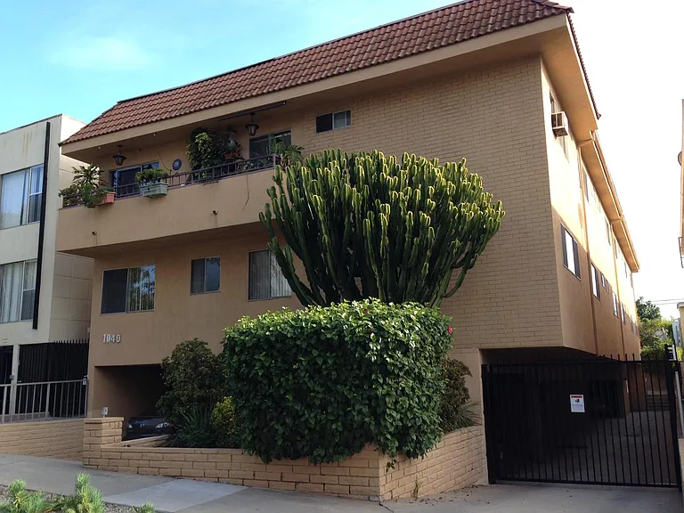 1040 N Laurel Ave #9 — Photo 11