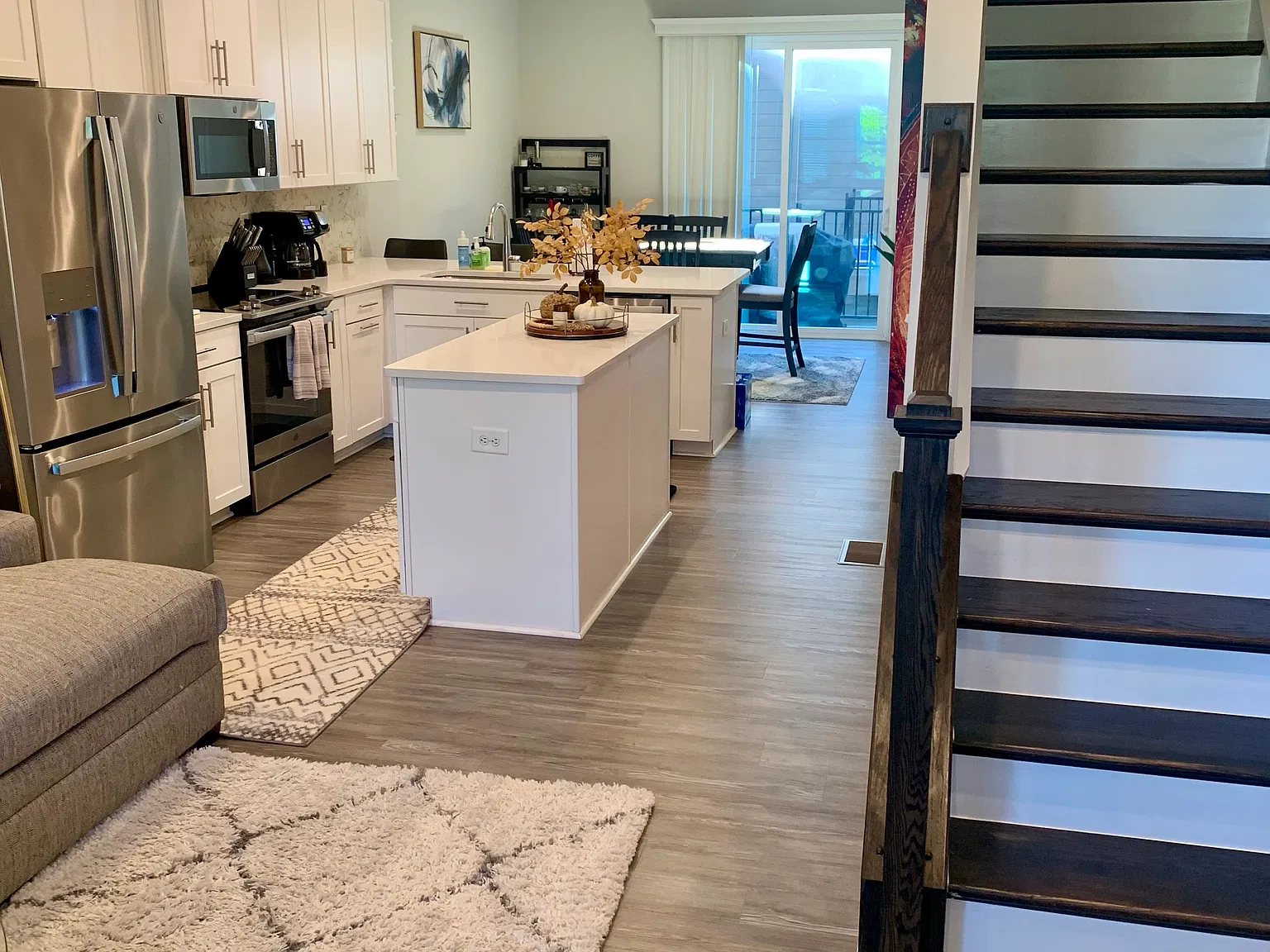 3 bed, 3.5 bath, 1624 sqft, $3,100 — Photo 4