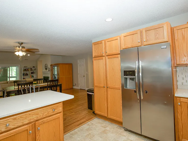 225 Adams Cir — Photo 8