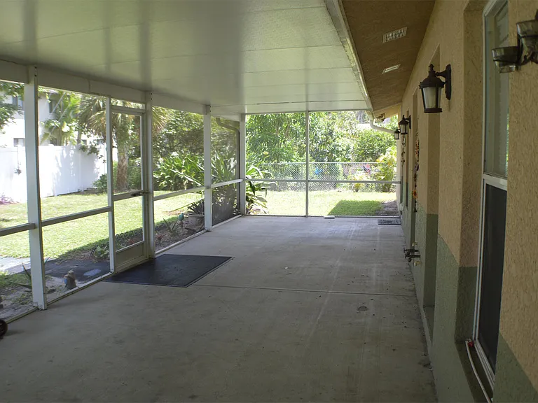 2925 Montclaire Ave — Photo 20