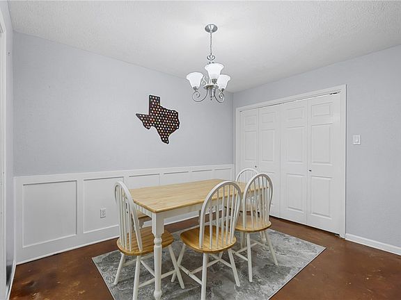 3rd image of 1808 Holleman Dr W APT B