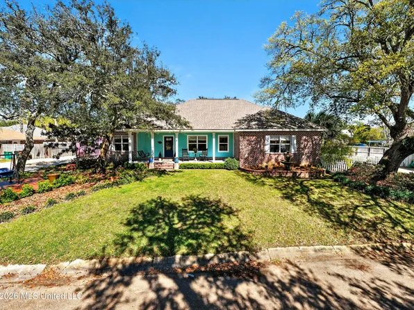 109 E Azalea Dr, Long Beach, MS 39560