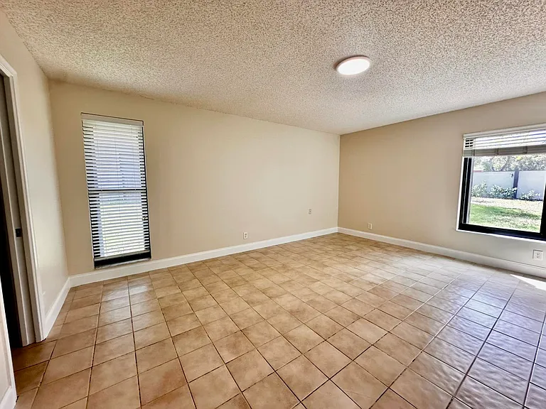 3752 Arelia Dr S — Photo 27