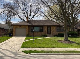928 Beverly Pl, Deerfield, IL