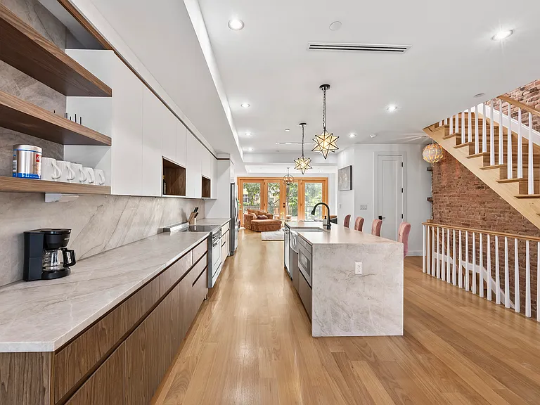 942 Pacific St #2 — Photo 3