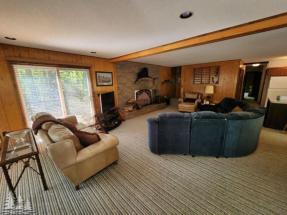 4th image of 1625 Park Dr