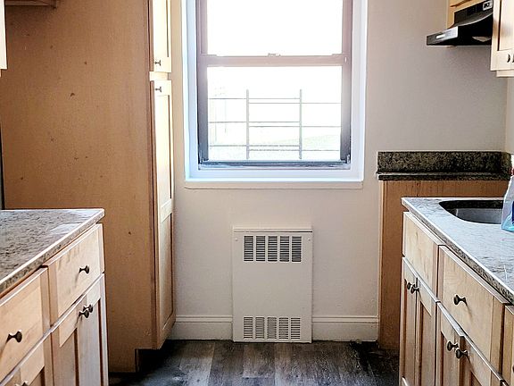 4th image of 218-37 Hillside Ave #1