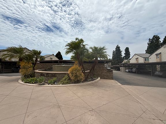 3rd image of 8581 Villa La Jolla Dr APT A