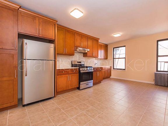 2nd image of 404 Wythe Ave #4