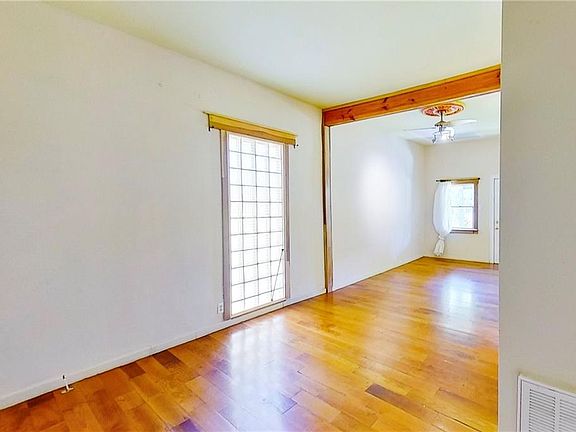 5th image of 1204 Hoyt Ave