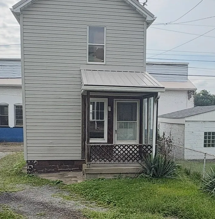 361 W 7th Ave