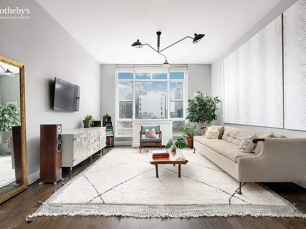 88 W Washington Plce #5C, New York, NY 10011