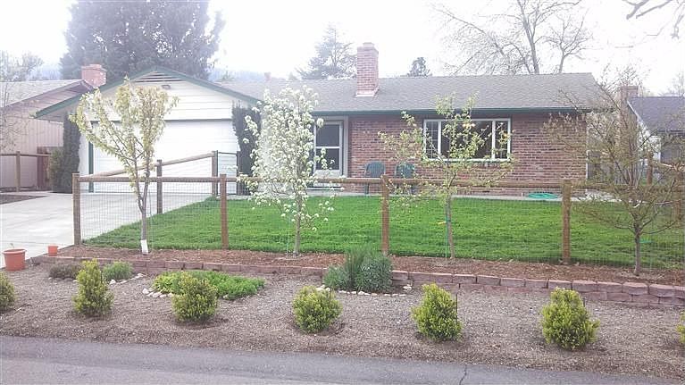 1st image of 853 Twin Pines Cir