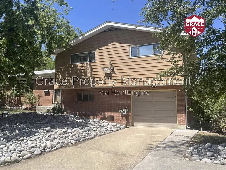 10541 Livingston Dr — Photo 1