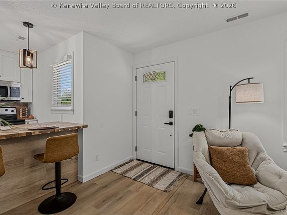 5th image of 1103 Henry St