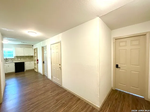 154 Ferris Ave — Photo 7