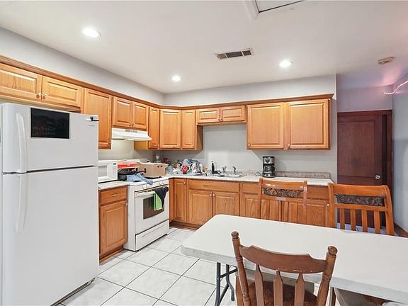 4th image of 550 Avenue A
