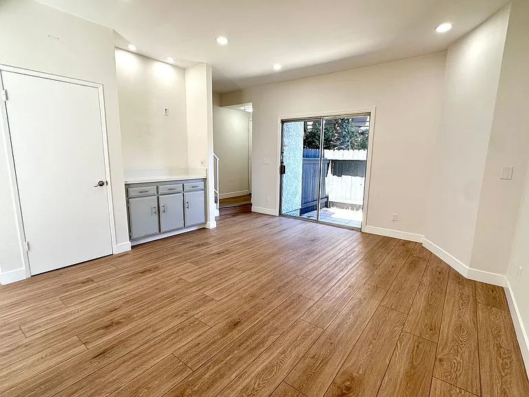9939 Topanga Canyon Blvd — Photo 47