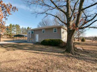 4725 Bluebird Rd, Wamego, KS 66547