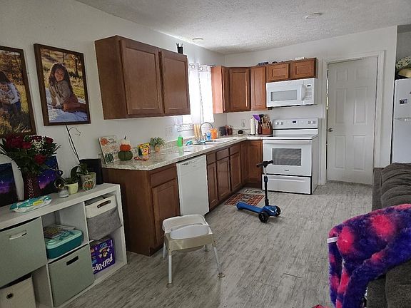 3rd image of 6307 Lakeview Dr