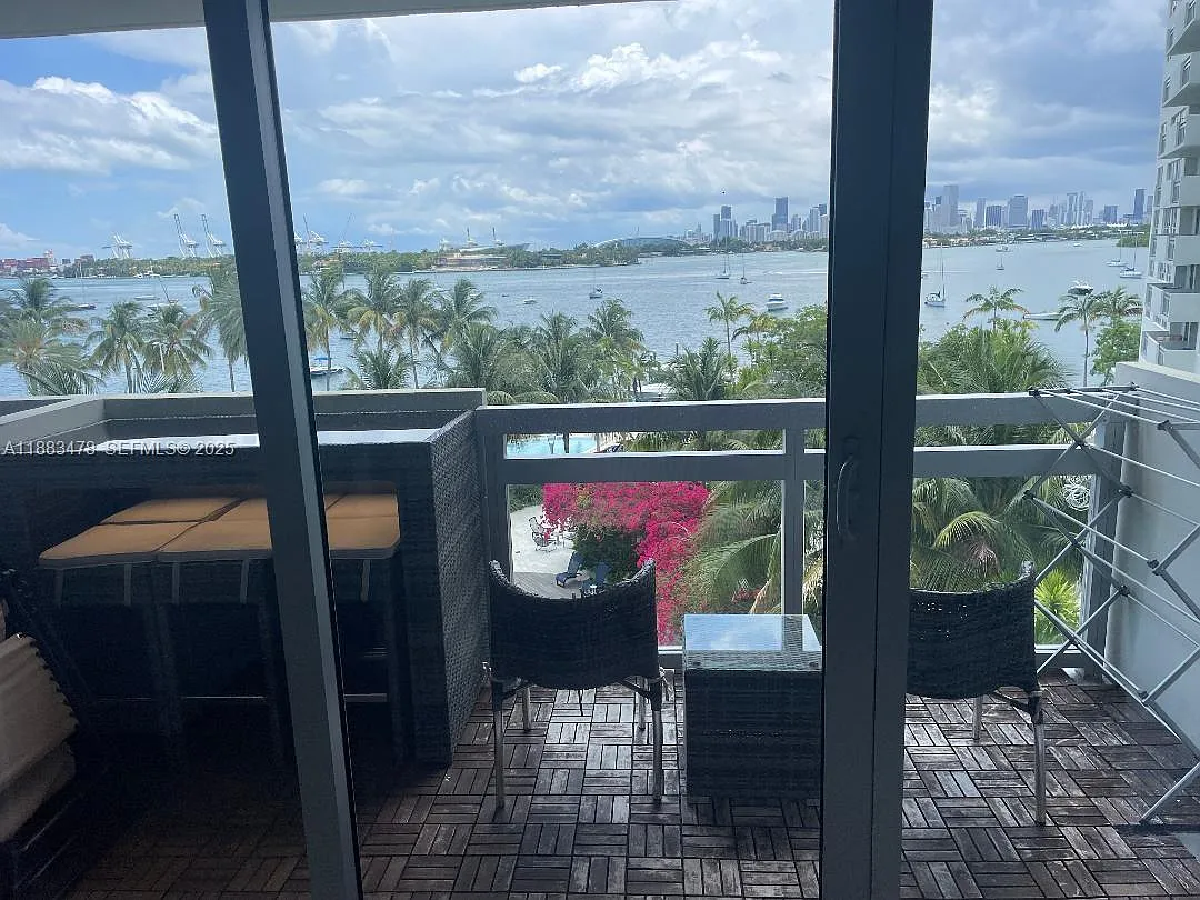 2 bed, 1087 sqft, $6,000 — Photo 2