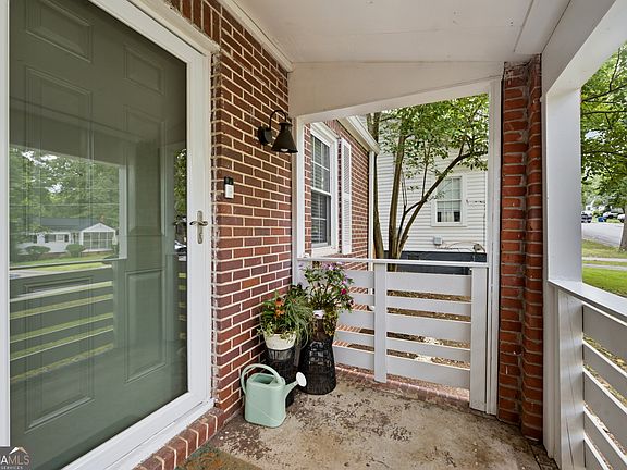 5th image of 1475 Elizabeth Ln