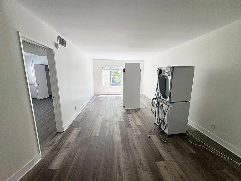 Peerless Apartments — Photo 19