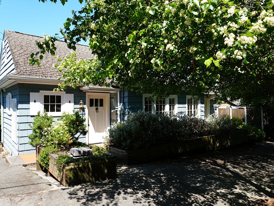 Front entry of unit