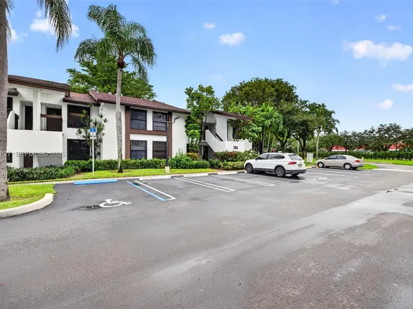204 Lake Pointe Dr APT 107, Oakland Park, FL 33309