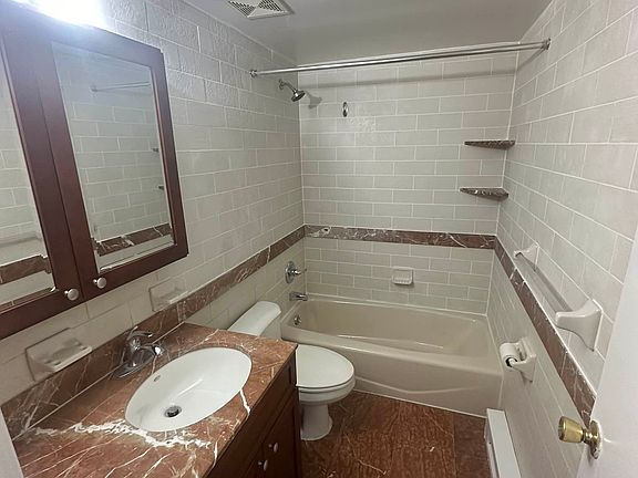 3rd image of 21-25 21st Ave Floor 2