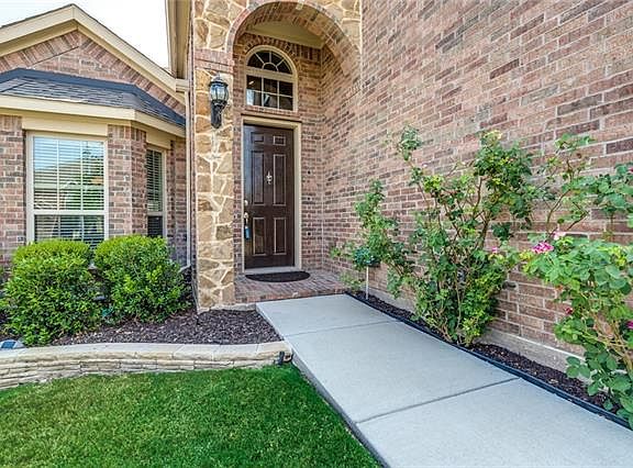 2nd image of 1412 Soaptree Ln