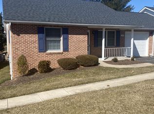 2818 Carlisle Dr #16, New Windsor, MD 21776