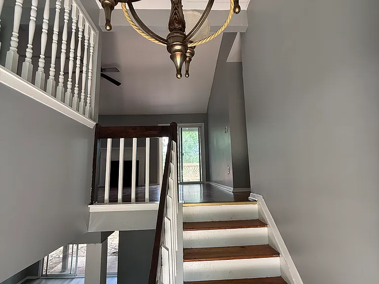 100 Yately Ct — Photo 2