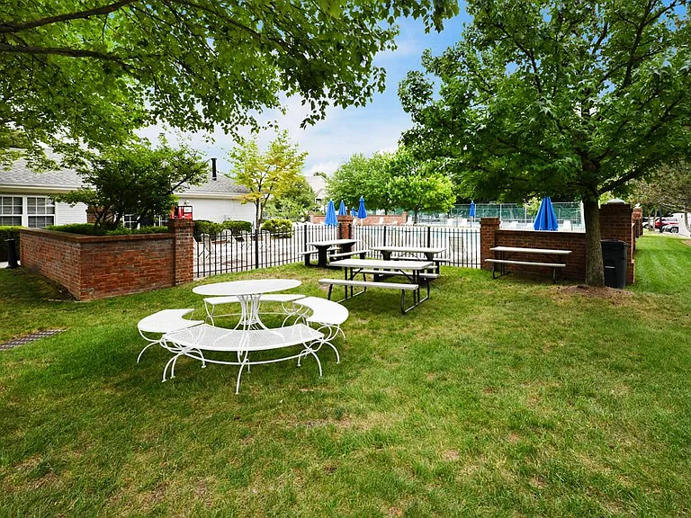 250 Larch Ln #250 — Photo 21