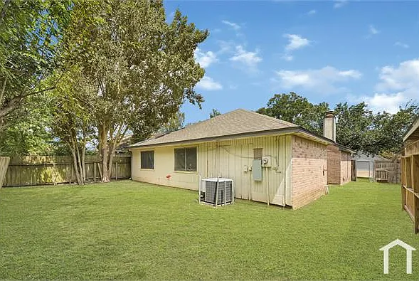 8111 Furlong Ln — Photo 21