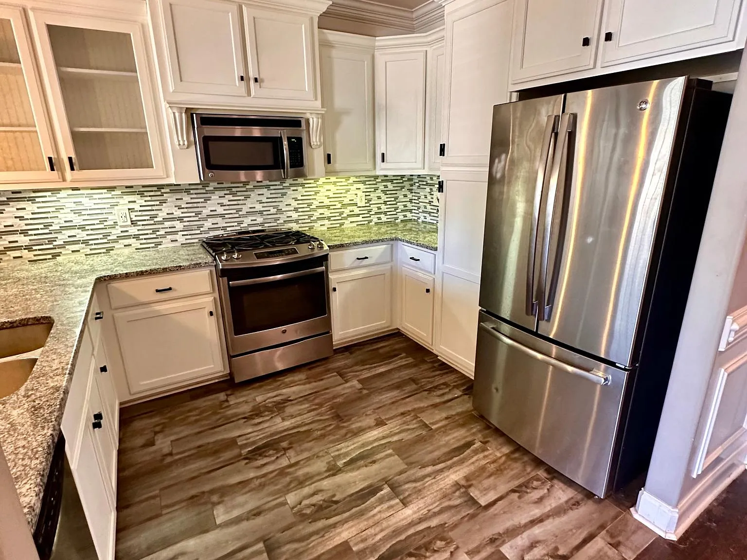3 bed, 2105 sqft, $2,500 — Photo 4