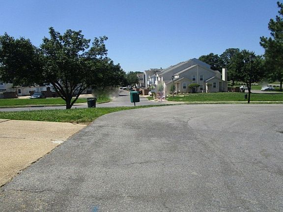 5th image of 46354 Columbus Dr