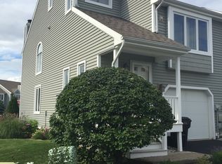 17 Sandpiper Cres, Milford, CT 06460