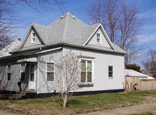 11 S Pine St, Villa Grove, IL 61956