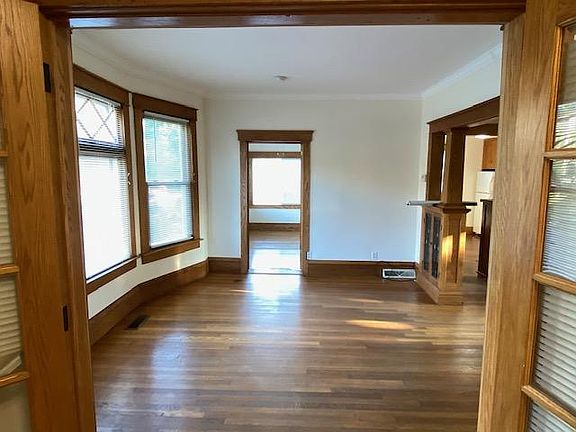 4th image of 2526 Franklin Ave