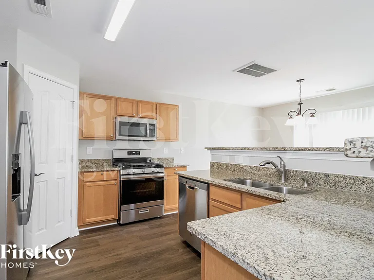 119 Habersham Ct — Photo 6