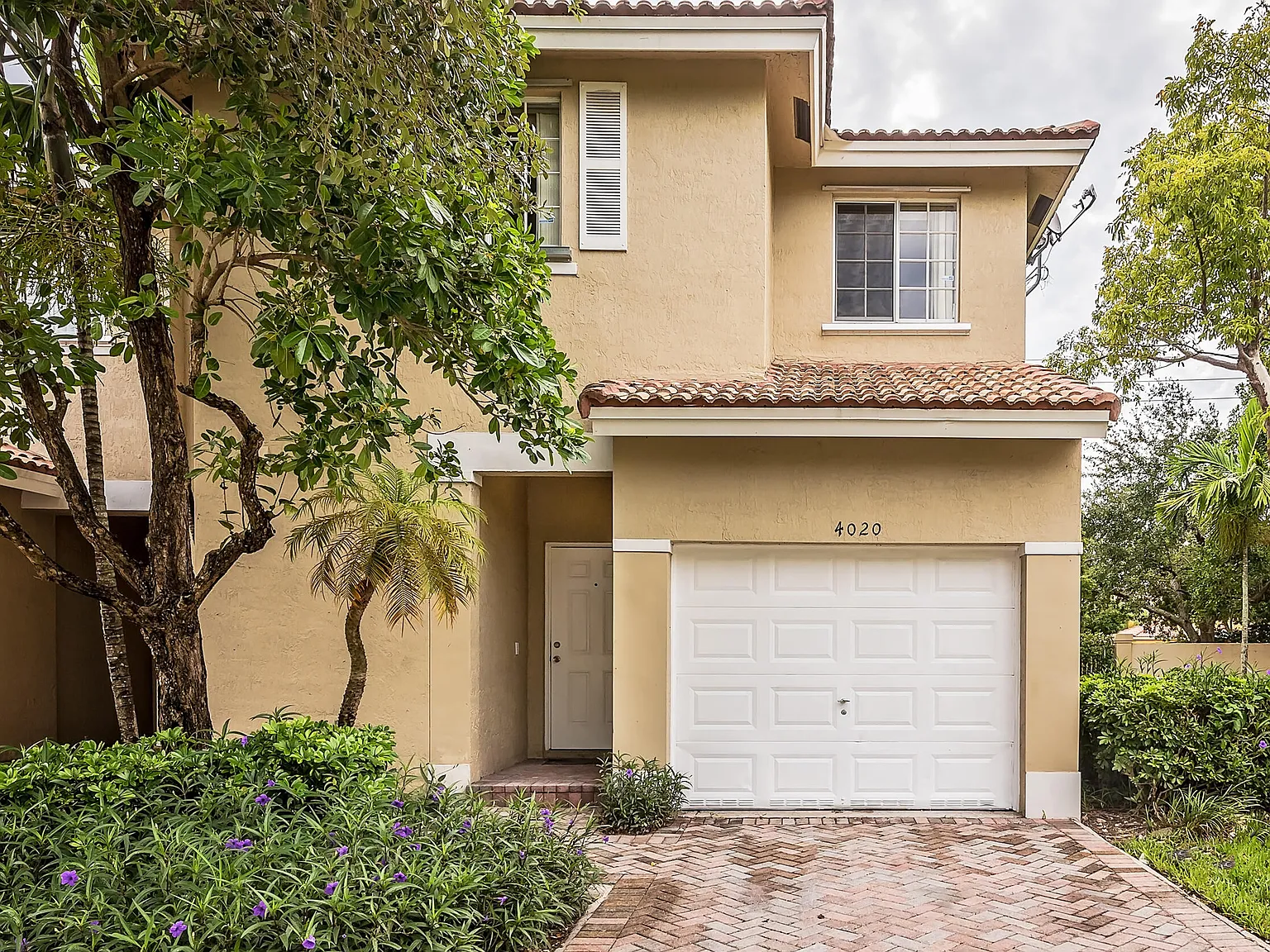4 bed, 2.5 bath, 1848 sqft, $2,850 — Photo 1
