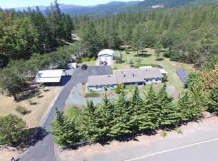 102 Hasis Dr, Grants Pass, OR 97526